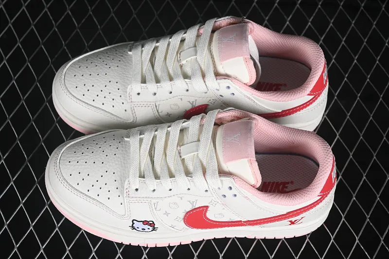 All categories Nk SB Dunk Series Nk SB Dunk Low High-end customized low-top sneakers Hello Kitty x Nike SB Dunk Low SB low-top casual sneakers NH0601-493